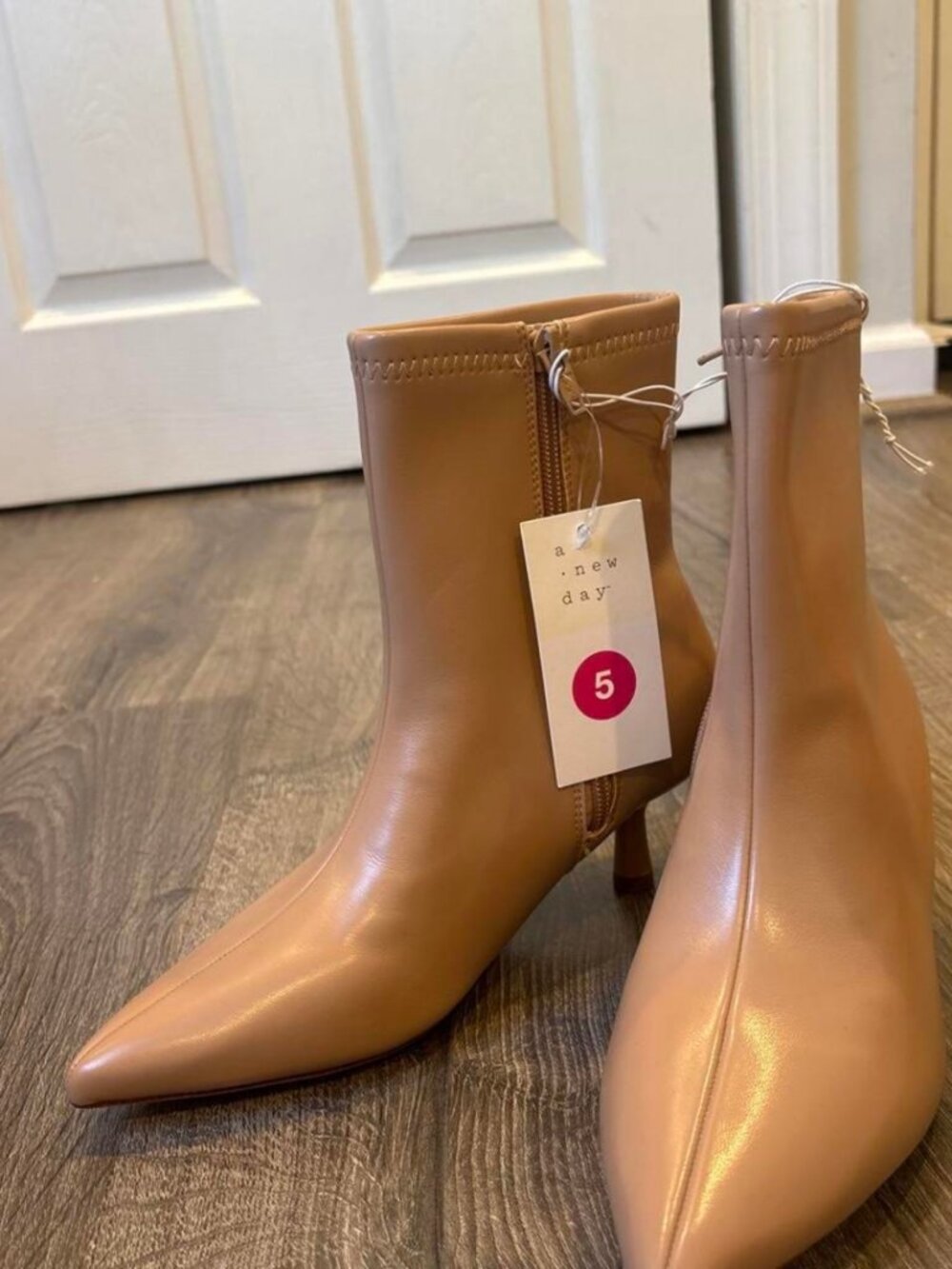 New Look Women's Tan and Cream Boots
